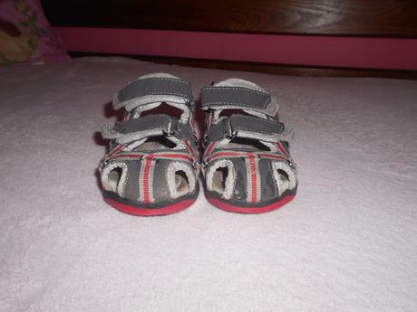 Ponúkam sandálky, 25