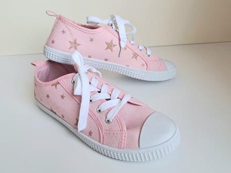 Tenisky s hviezdičkami, 36