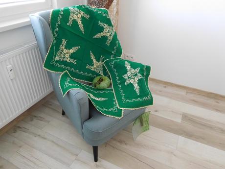 Smaragdovo zelený set obrusov ručne vyšívaný, 