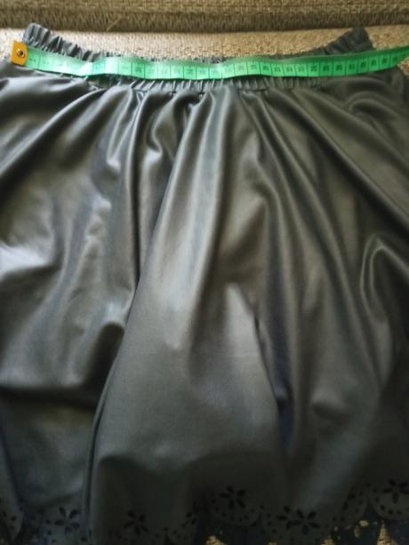 Suknička imitácia koženky, 146