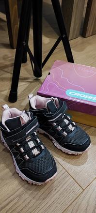 Vyššie turistické topánky, 29