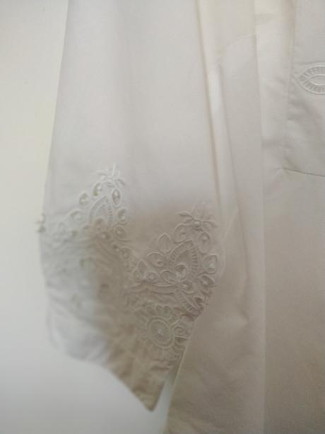 Biela blúzka s výšivkou, 38