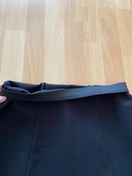 Čierna minisukňa, s