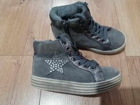 Semišove topánky, 25