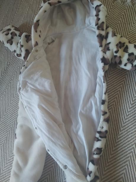 Mačičkový overal, 56