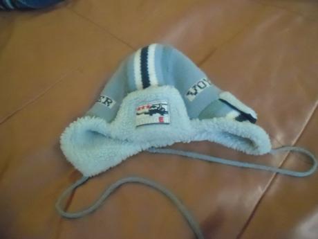 2 chlapčenské čiapky, 122