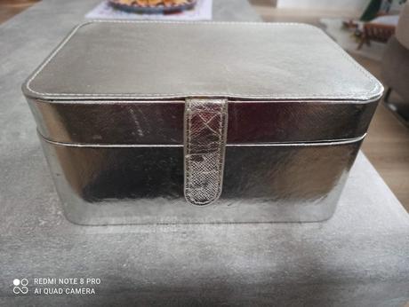 Strieborný kufrík na bizuteriu,