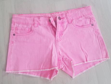 Šortky, kik,152