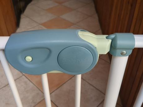 Detská kovová bezpečnostná zábrana na dvere,schody, safety 1st