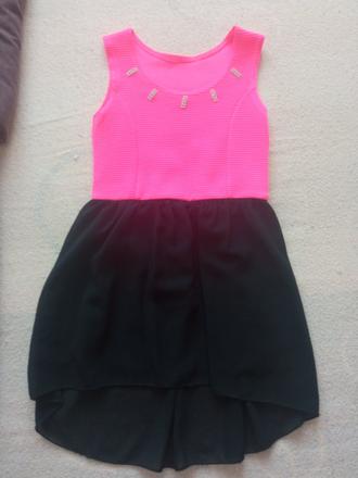 Šaty vzadu predĺžené, 104