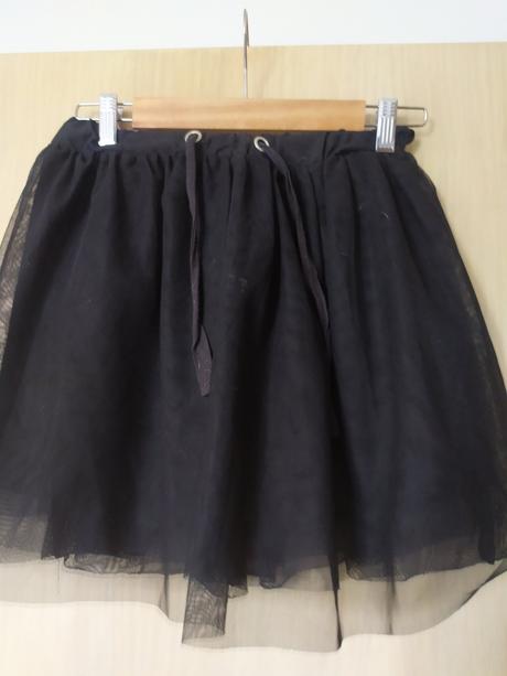 C 59- sukna krasna raz  oblecena, s