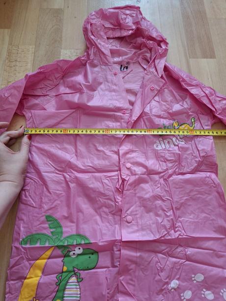 Pršiplášť s dinosaurom, 110