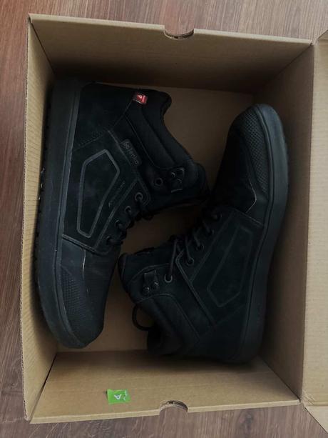 Arcticedge- all black, be lenka,39