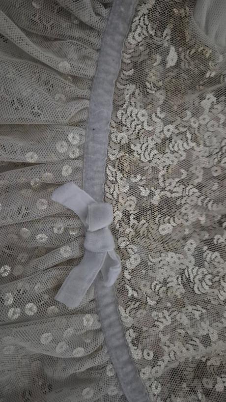 Šaty béžové s filtrami, 86