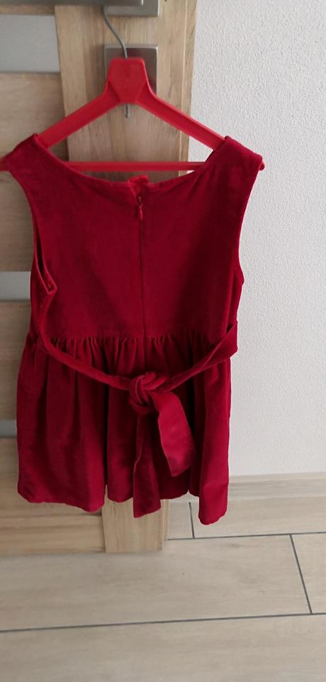 Vianočné šaty, 110