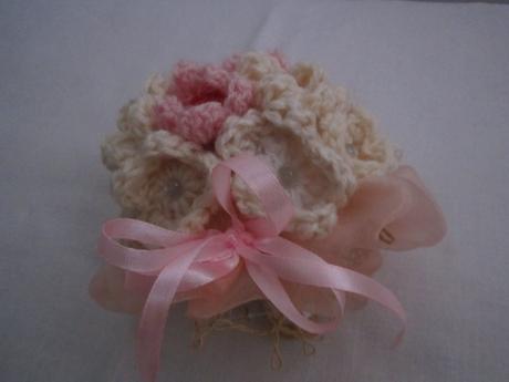 1661. kytice háčkované,