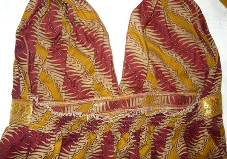 Sexi šaty so zlatou stuhou, s