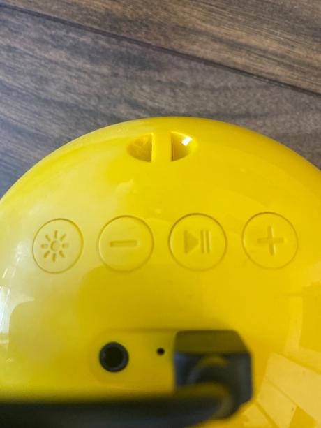 Reproduktor emoji lol, 