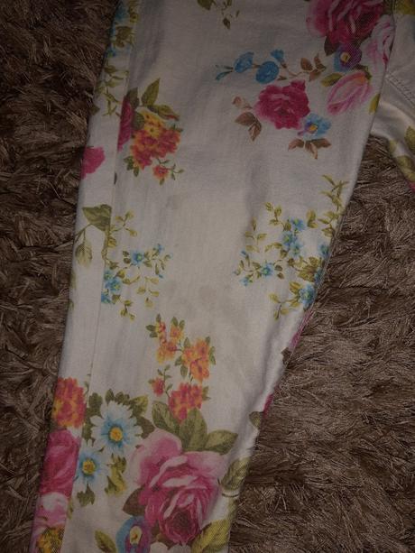 Dámske kvietkovane slim rifle xs/s, xs