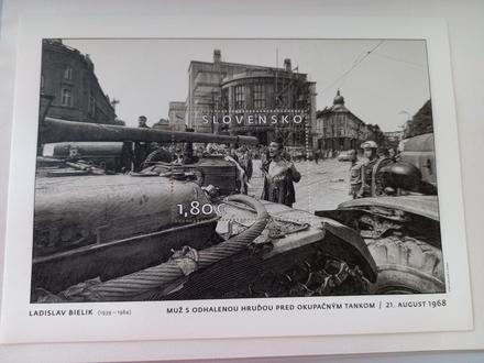 Poštová známka hárok muž s odhalenou hruďou,