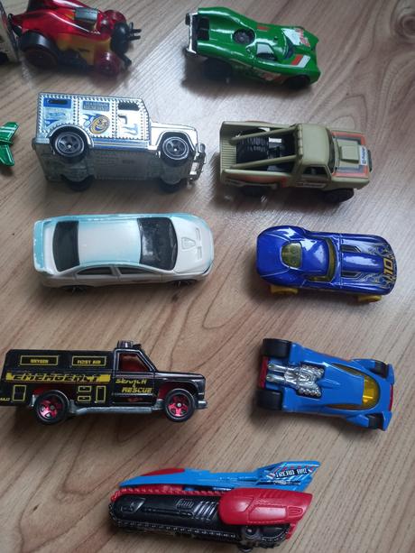 Hot wheels autíčka kus za 3,90, 