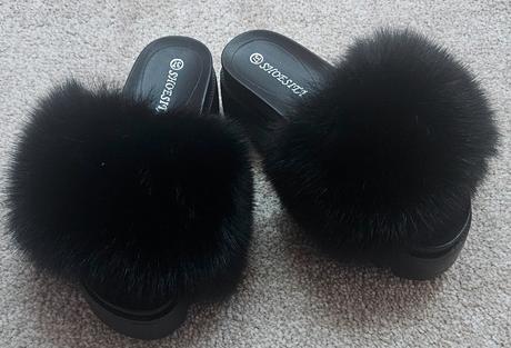 Šľapky s pravou kožušinou, 37