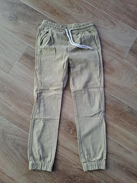 Nenosené nohavice, 134