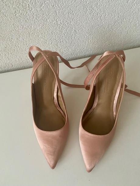 Spoločenské lodičky, 36