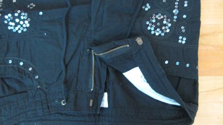 Nohavice s flitrami, 32