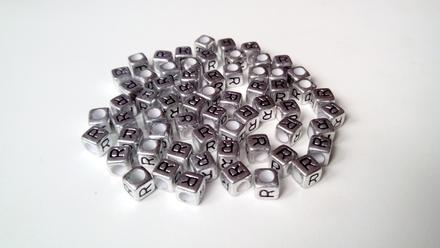 Písmenka strieborné r, 