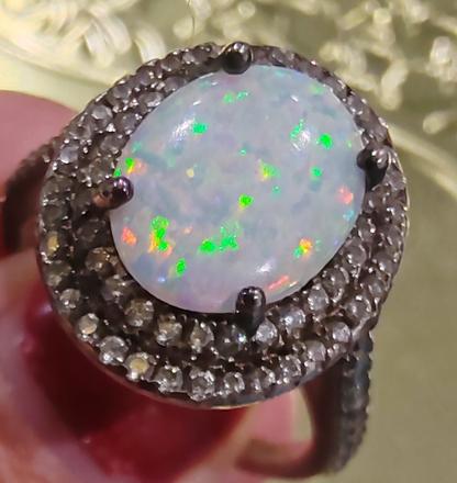 Prsten s pravym opalom,