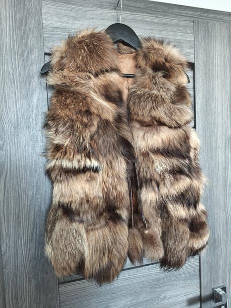 Kozusinova vesta z lisky, s