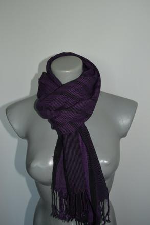 Fialová šatka, šál,