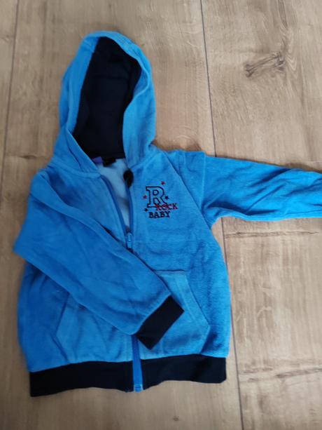 Rôzne mikinky a svetríky, 86