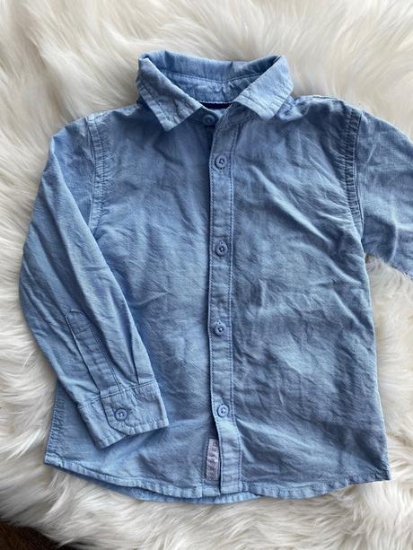 Modrá košeľa, reserved,86