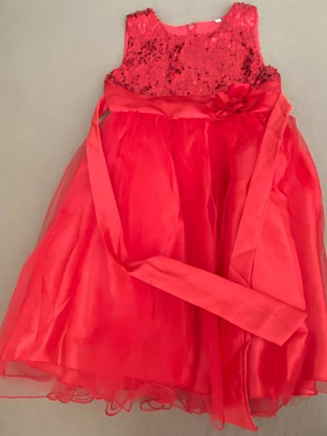 Slávnostné šatočky, 128