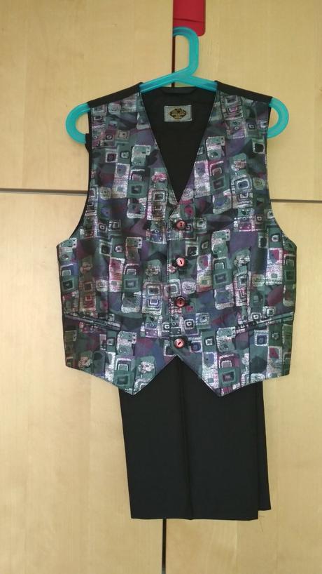 Vesta a čierne nohavice - aj na 1.sväté prijímanie, 140