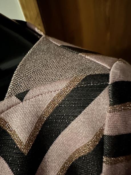 Ružové šaty so zlatou niťou zn. magenta, l / m