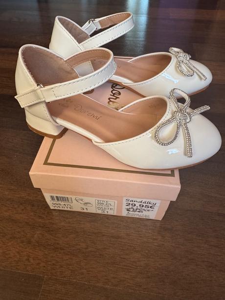 Sviatočné topánky, 31