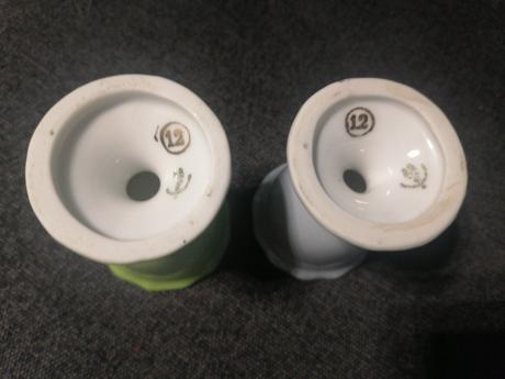 2 porcelánové stojančeky na vajíčka, 