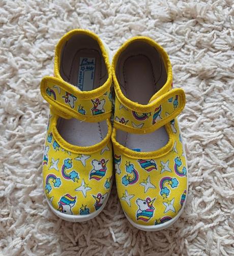 Papučky/prezuvky, 26