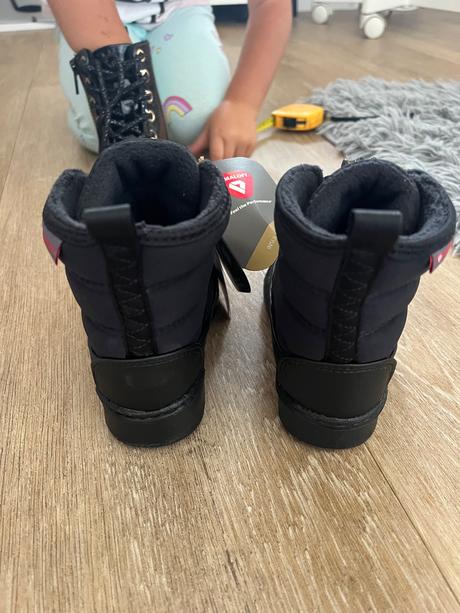 Snehule, adidas,25