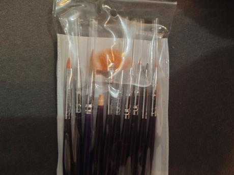 Štetce na nechtový modelaz,