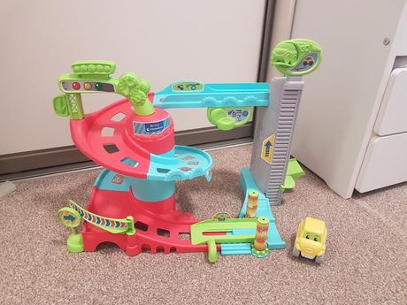 Zabavna garaz clementoni, 