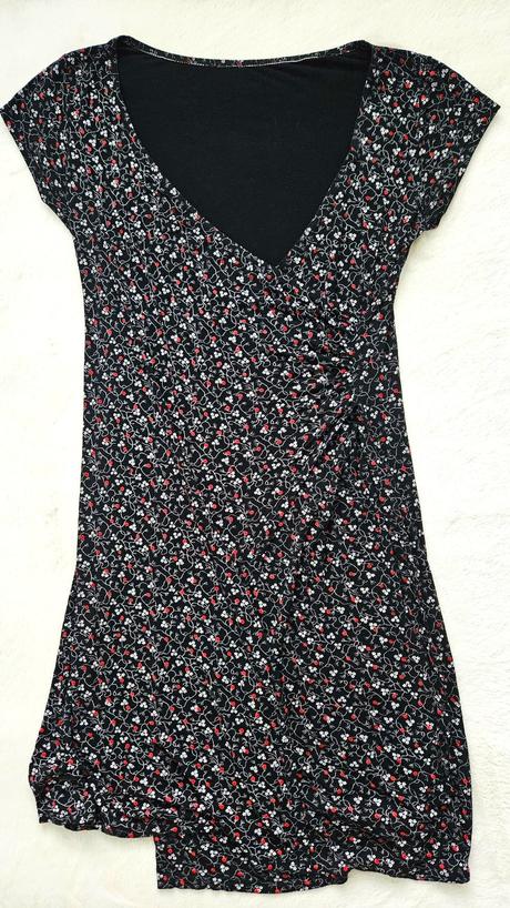 Čierne elastické dámske šaty s prekrytým rozparkom, m