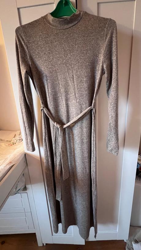 Dlhé pletené saty, 38