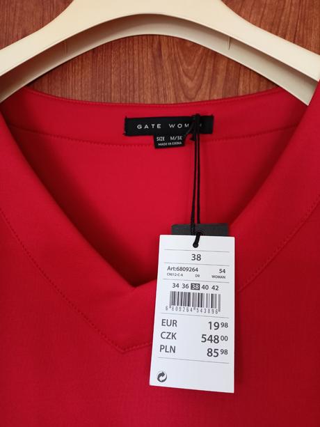 Červené šaty 38, gate,38