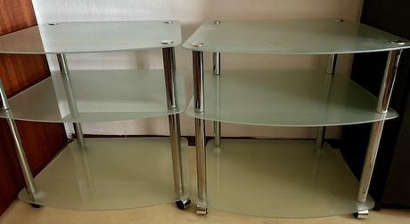 2x sklenené stoliky, 