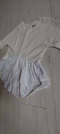 Elegantná blúzka s volánom, s