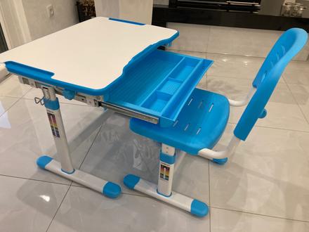 Písací stôl , rastúci s dieťaťom aj stolicka, 